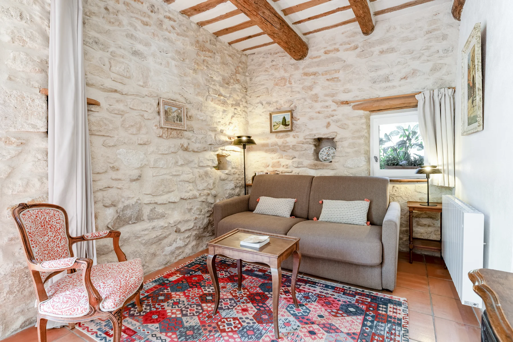 Le salon avec canapé-lit
